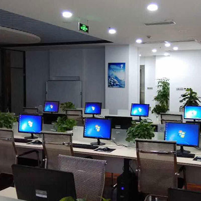 電腦出租給剛起步的公司